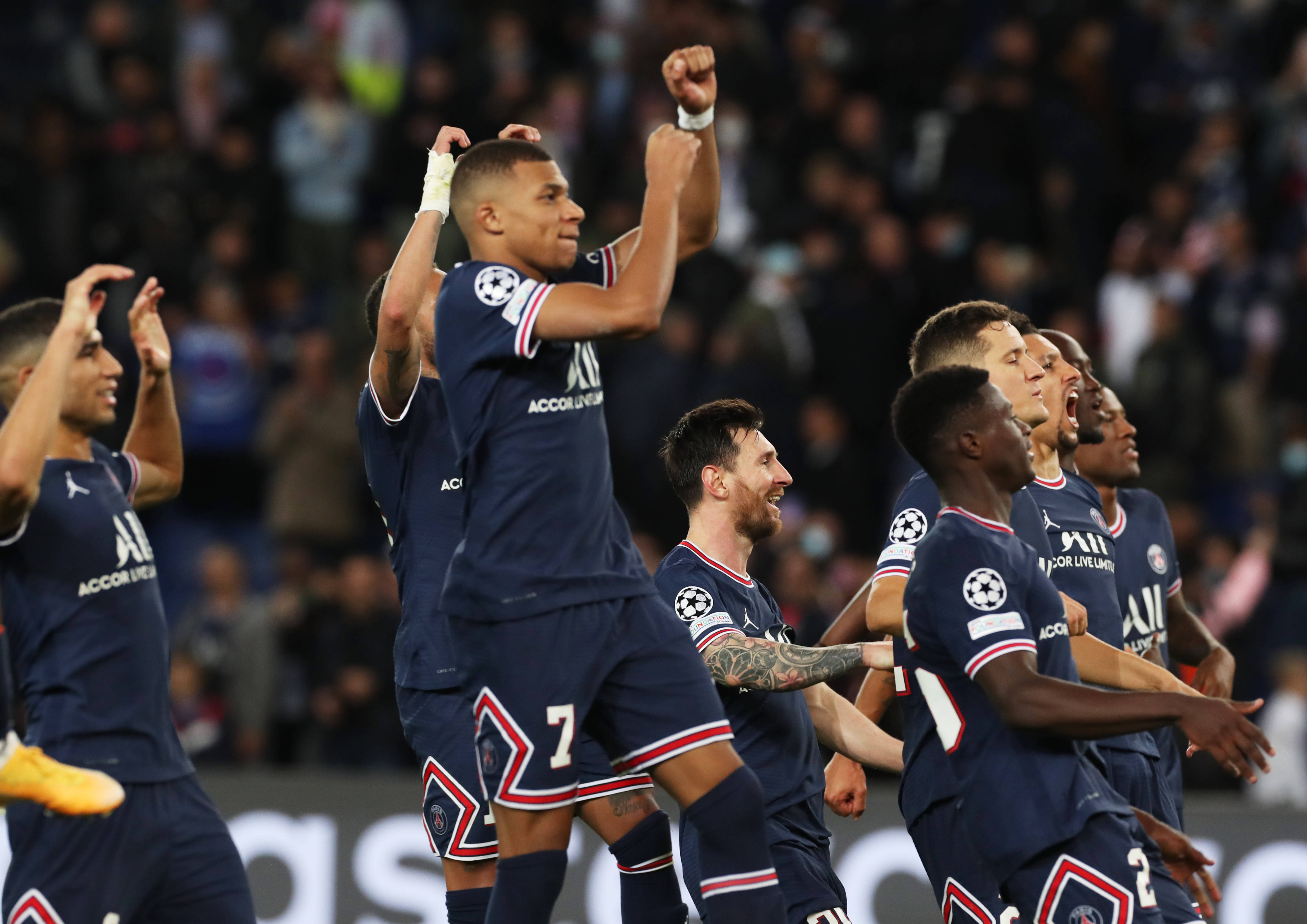 FB体育-巴黎圣日耳曼击败强敌，取得关键胜利