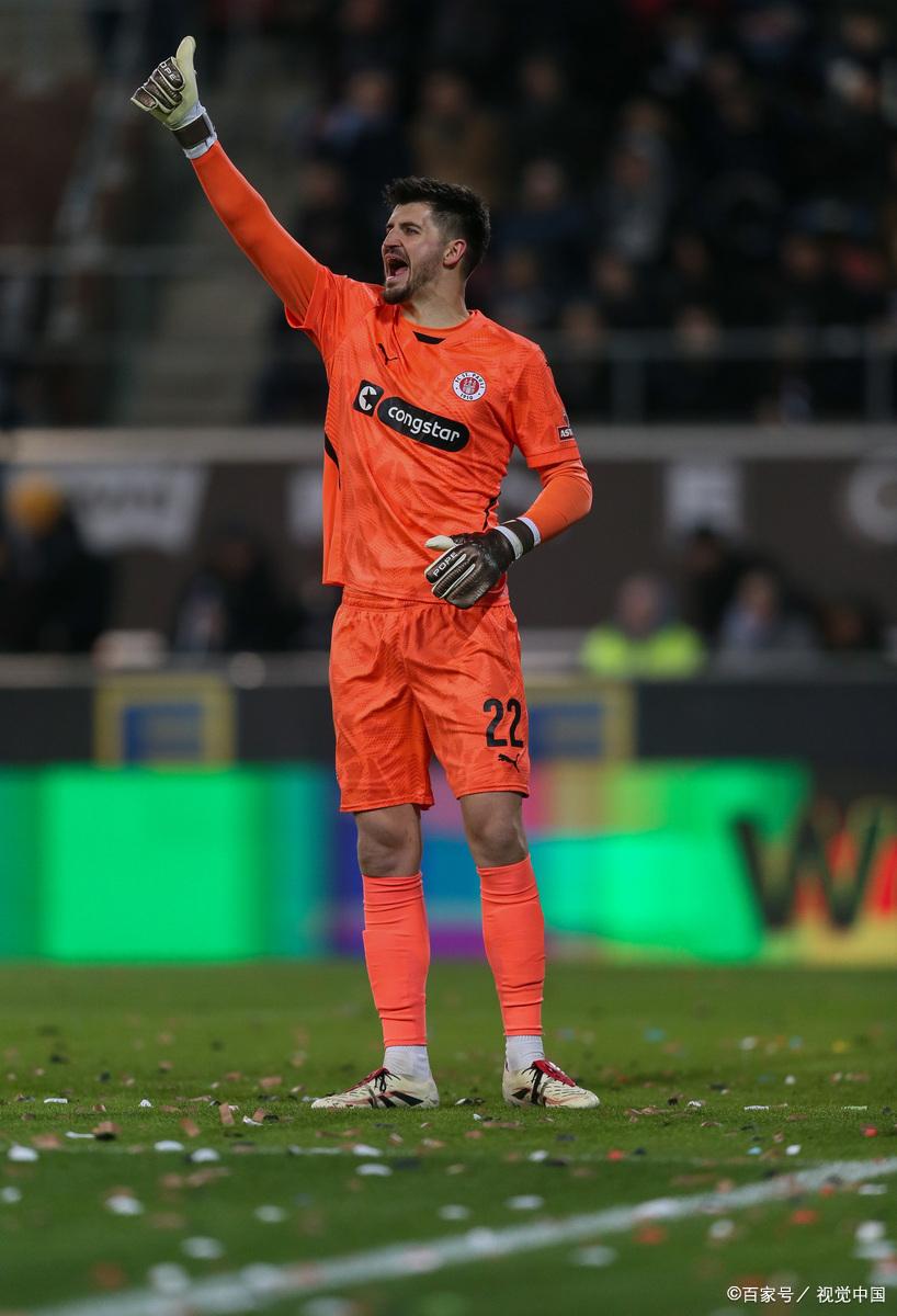 斯图加特客场战胜法兰克福,豪取三分 斯图加特客场战胜法兰克福,豪取三分